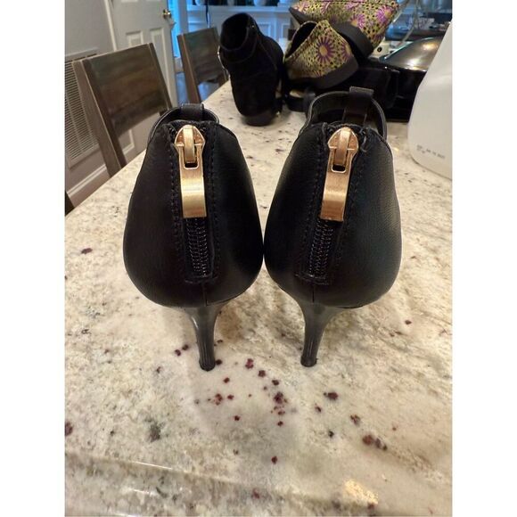 Sole Society Black Strappy Pointed Toe Low Heel Pumps sz 11 EUC - Picture 2 of 8